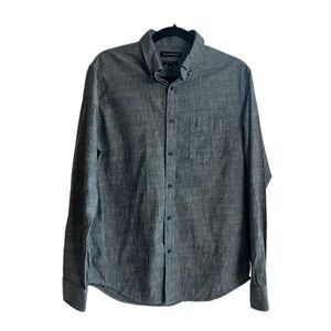 Banana Republic Slim Fit Chambray Shirt – Men’s Medium – Button Down